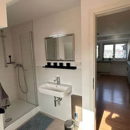 Frisch Renovierte Haldenblick Fuer 2-4 Personen, Zentral Gelegen *